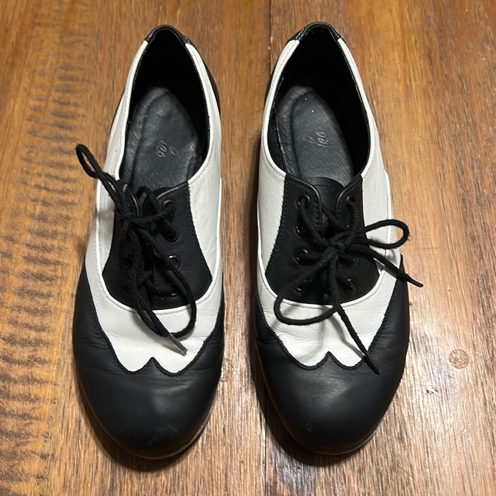 Leo Giordano Spectator Tap Shoes (size 7)